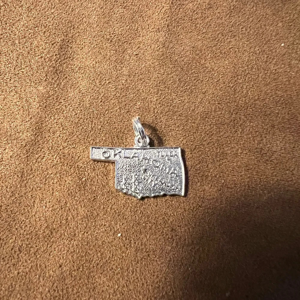 Oklahoma State Outline Silver Charm Pendant - Unbranded